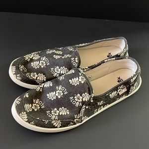 Sanuk women size 9.5 Black Aloha & Hibiscus print slip on canvas flats LIKE NEW